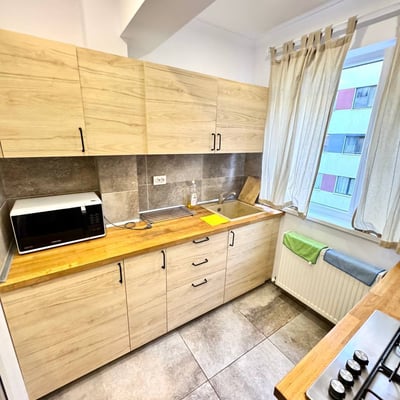 Miete eines gemütlichen 1-Zimmer-Apartments mit Balkon und Klimaanlage in Bukarest, Rumänien